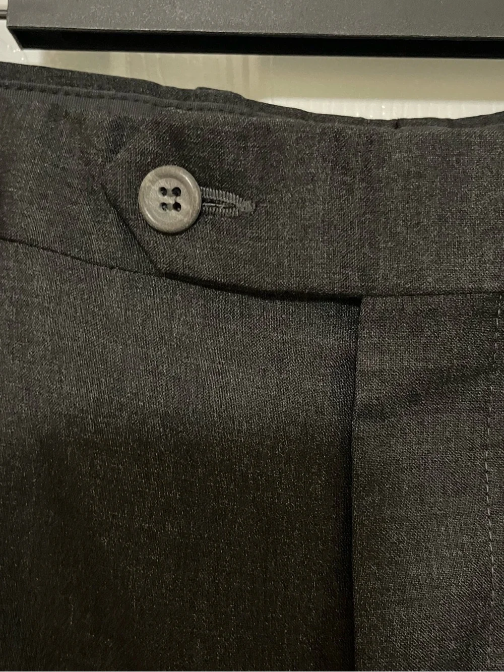 Brooks Brothers Dark Gray Men's Two-Button 💯Wool Suit: polished, tailored, old 💰